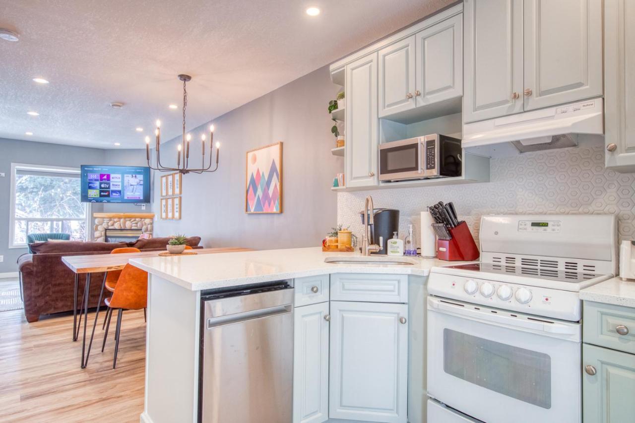 Beautiful Newly Reno 2Bdm 2 Bth Sleep Up To 6 Adults & Kids Mountain View Townhouse Suite Canmore Exteriör bild