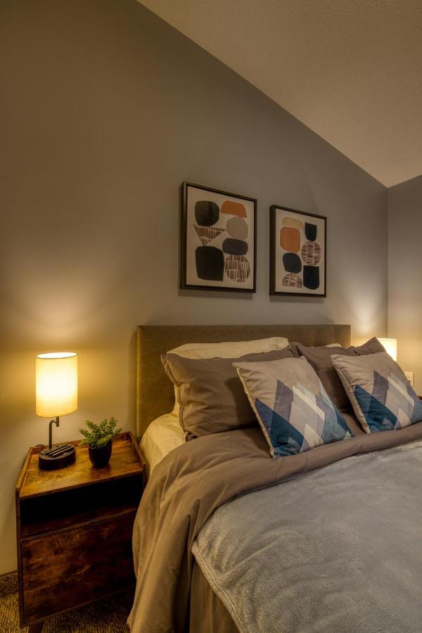 Beautiful Newly Reno 2Bdm 2 Bth Sleep Up To 6 Adults & Kids Mountain View Townhouse Suite Canmore Exteriör bild