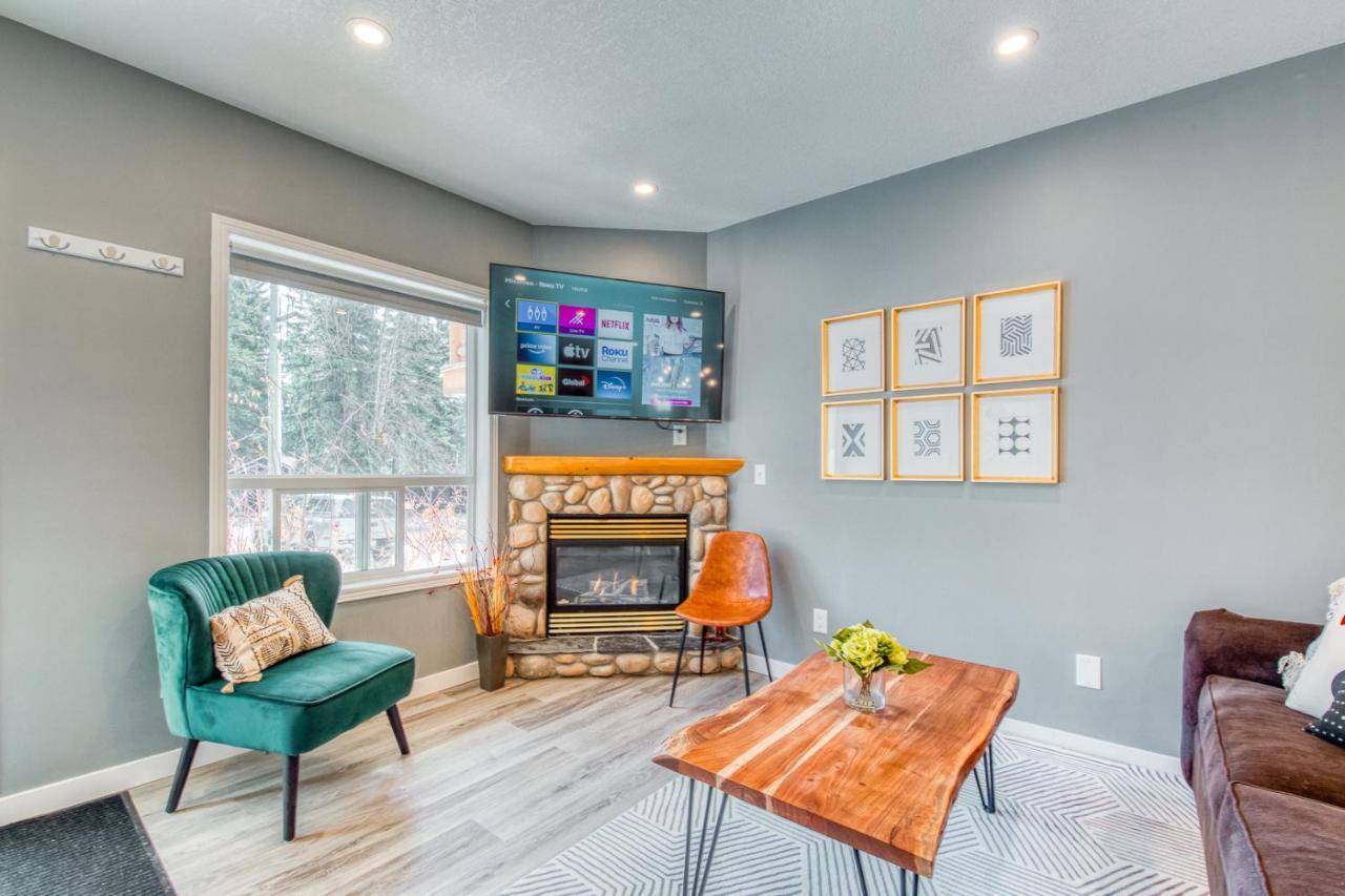 Beautiful Newly Reno 2Bdm 2 Bth Sleep Up To 6 Adults & Kids Mountain View Townhouse Suite Canmore Exteriör bild