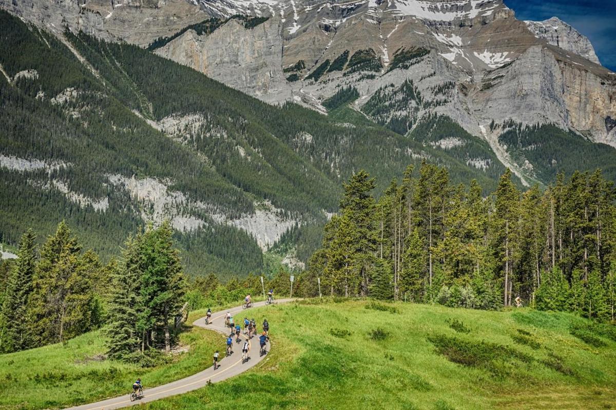 Beautiful Newly Reno 2Bdm 2 Bth Sleep Up To 6 Adults & Kids Mountain View Townhouse Suite Canmore Exteriör bild